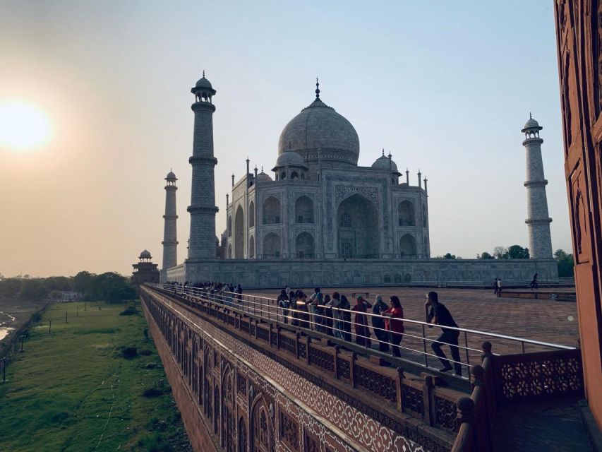 Day Tour in Taj Mahal With Guide - Booking and Reservation Process