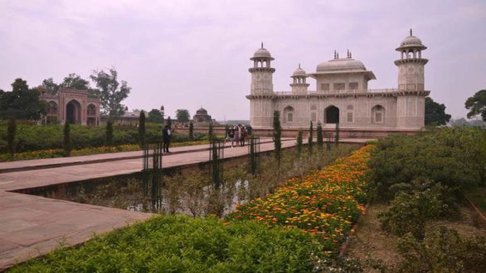 Day Trip to Amazing Sunrise View Taj Mahal With Agra Fort - Booking and Payment Options