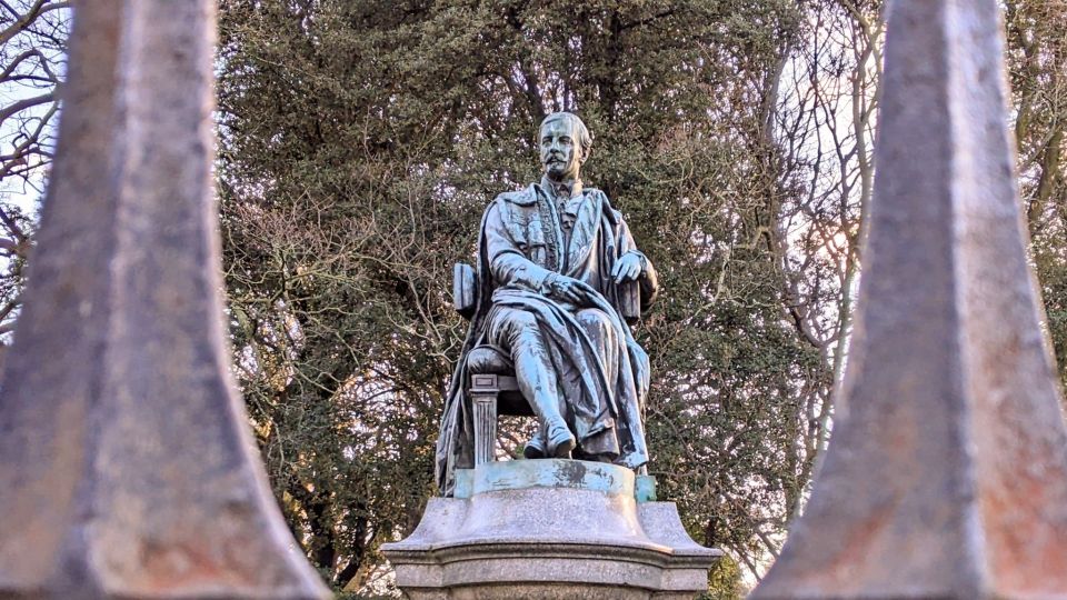 Dublin: Self-guided Walk Irish History in St. Stephens Green - Included Features