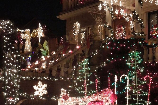 Dyker Heights Christmas Lights Tour - Guide Performance
