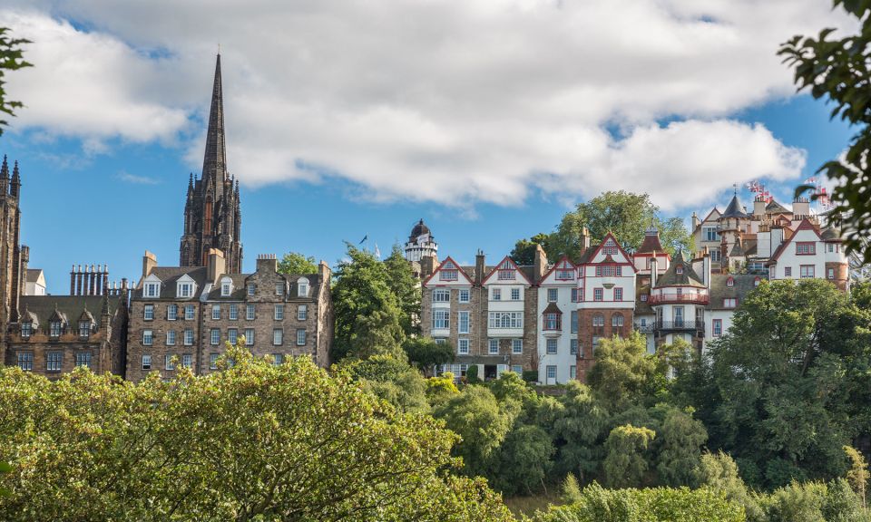 Edinburgh: 3-Hour Historical Walking Tour in Italian - Inclusions and Customer Reviews