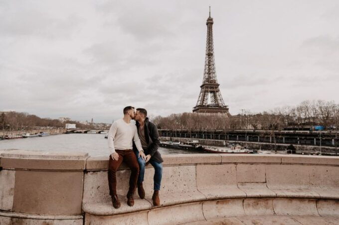 Eiffel Tower Proposal Lgbtqia / 1h Photographer