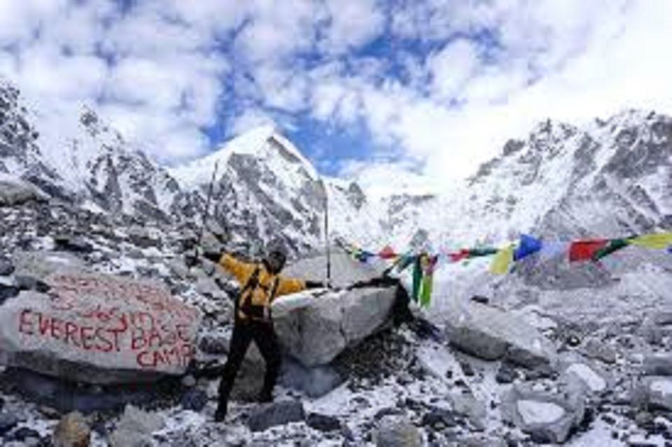 Everest Base Camp & Kala Pattar Trek - 15 Day - Hiking up to Tengboche