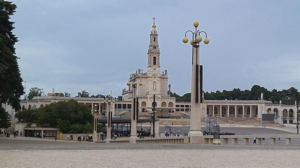 Fátima Sanctuary and Little Shepherds Houses Private Tour - Important Locations