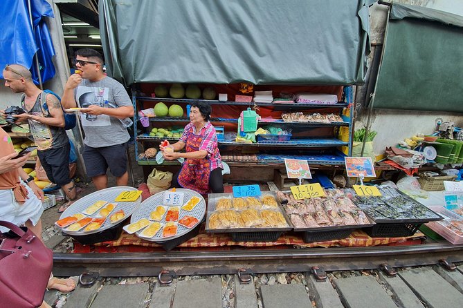 Foods Experience at Railway & Floating Market - Food Bargaining