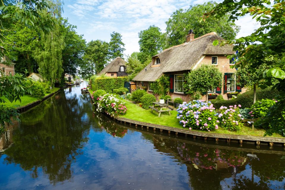 From Amsterdam: Day Trip to Giethoorn With Local Boat Tour - Boat Tour Experience