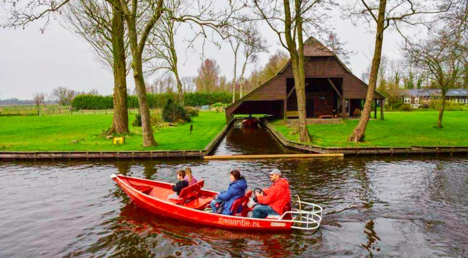 From Amsterdam: Giethoorn Guided Day Trip With Canal Cruise - Meeting Point Details