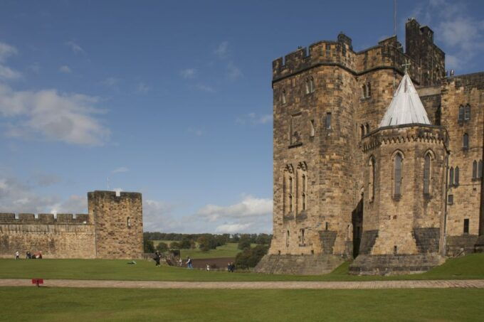 From Edinburgh: Alnwick Castle and Scottish Borders Tour - Customer Reviews