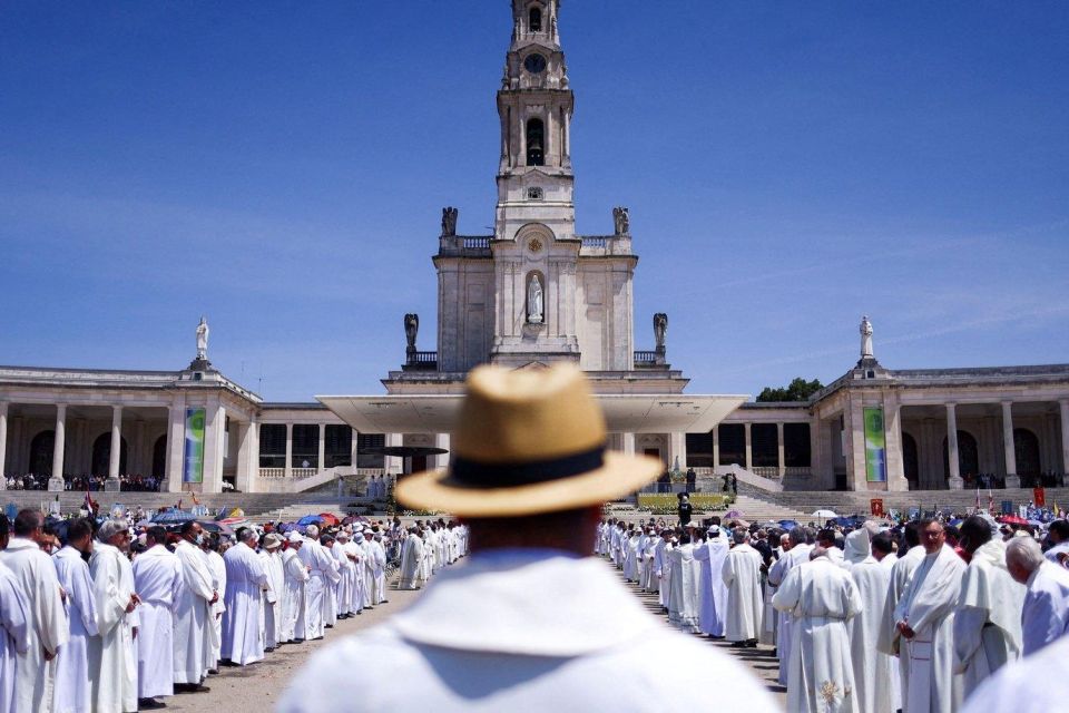 From Lisbon: Fátima, Nazaré, and Óbidos, Private Tour - Gastronomic Experience