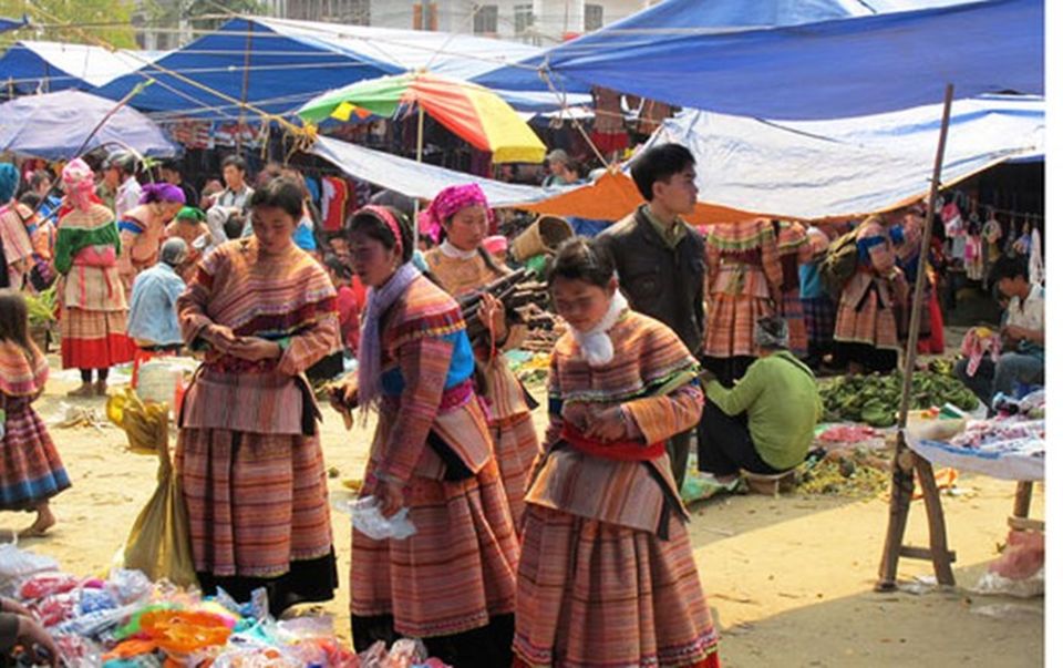 From Sa Pa: Sunday Bac Ha Market Group Tour - Participant Details