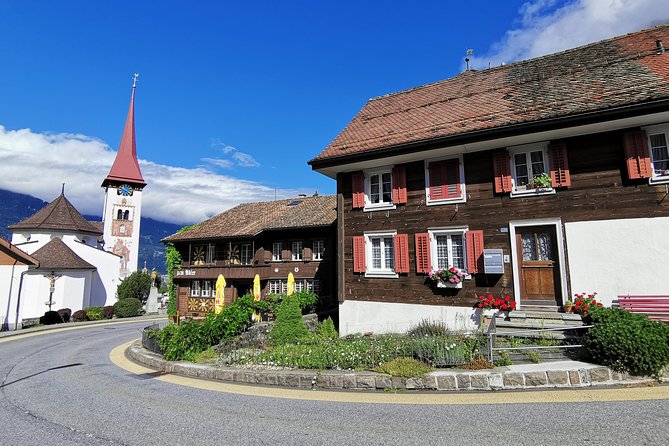 From Zurich: Alphorn Crash Course & TOP Hidden Gems - Hidden Gem: Lindenhof Hill