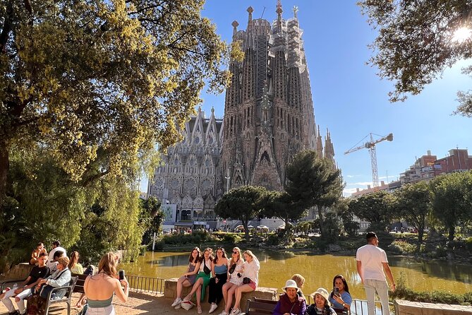 Gaudí & Sagrada Familia Tour - Booking Information and Policies