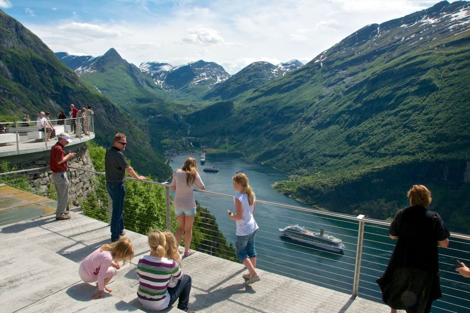 Geiranger: Bus Tour With Multilingual Audio Guide - Customer Reviews