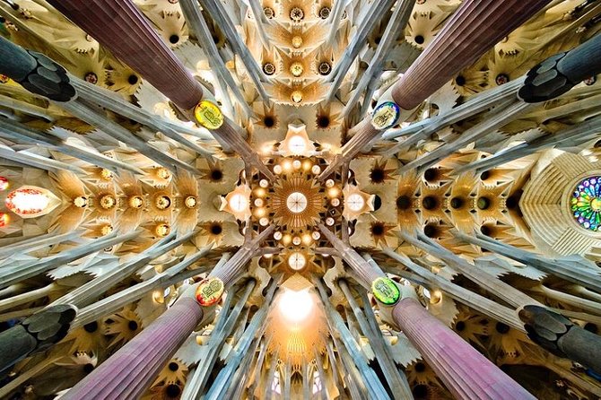 Golden Hour in Sagrada Familia Tour Official Licensed Guide - Meeting Point and Logistics