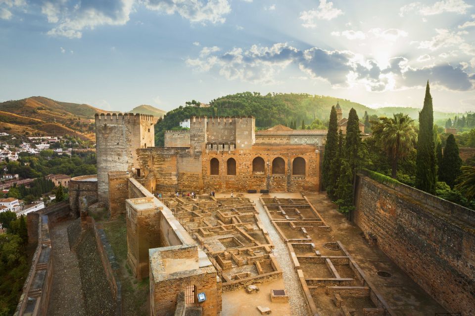 Granada: Alhambra, Gardens and Alcazaba Guided Tour - Participant Information