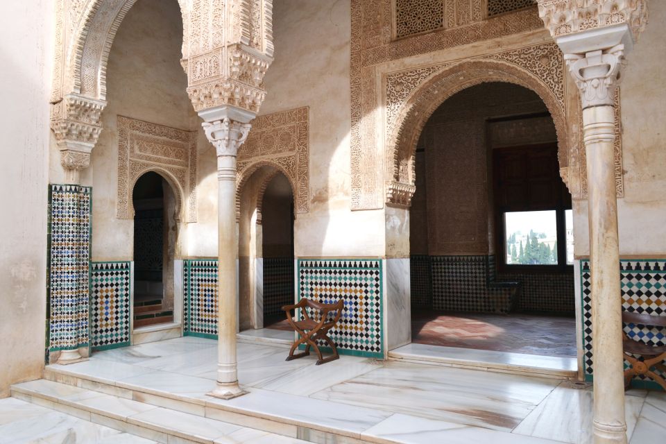 Granada: Alhambra, Nasrid Palaces and Generalife Guided Tour - Customer Reviews