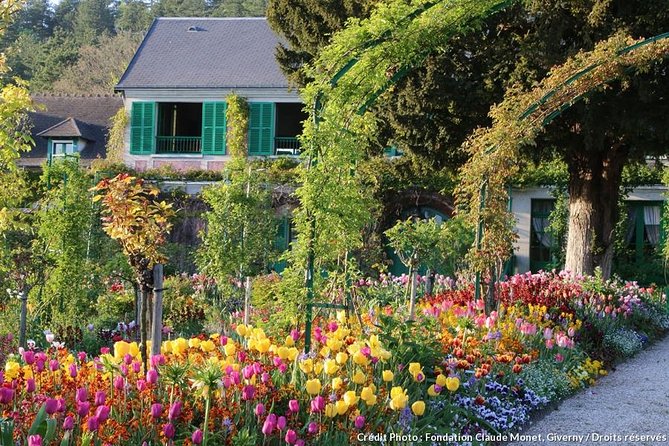 Guided Tour of Claude Monets House in Giverny by Private Car From Paris - Pricing and Inclusions