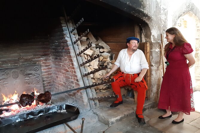 Hampton Court Palace Private Tour With an Accredited Expert Guide - Overall Experience and Expertise