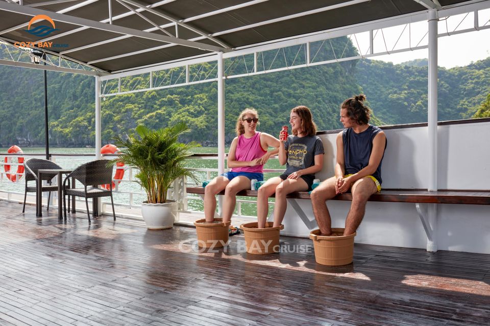 Hanoi: Cozy Halong Bay Overnight Cruise With Meals - Dining Experience