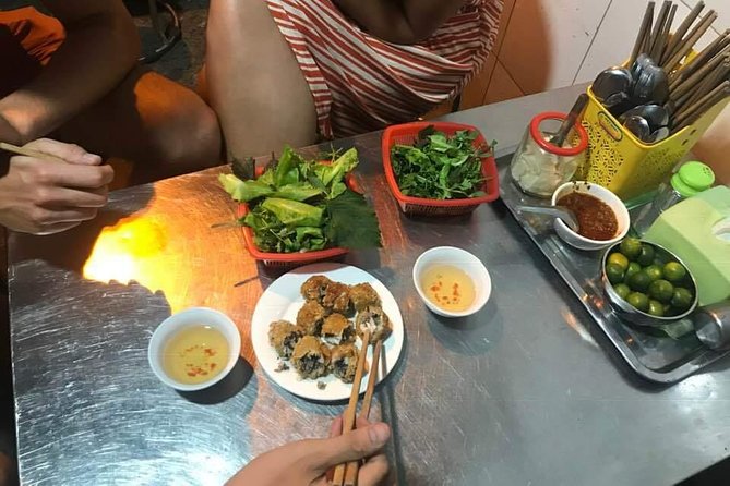 Hanoi Street Food Tour (Small Group) - Guides Expertise