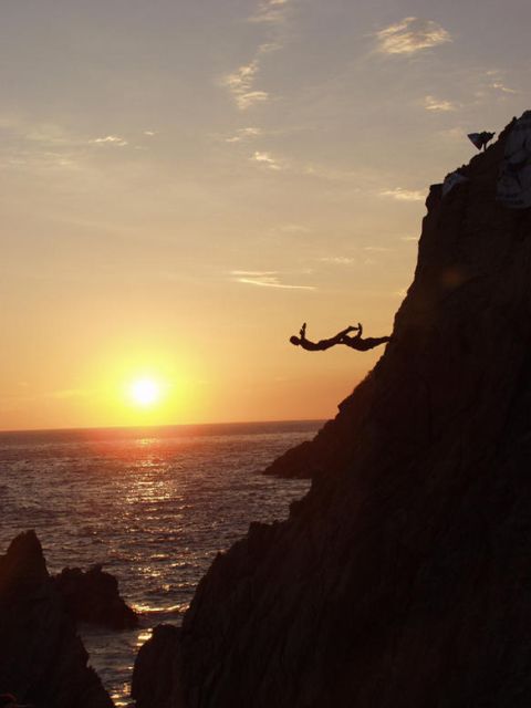 High Cliff Divers by Night With Dinner From Acapulco - Location and Participants