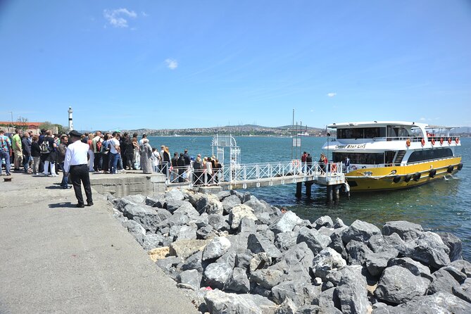 Istanbul: Bosphorus and Golden Horn Cruise With Audio Guide - Common questions