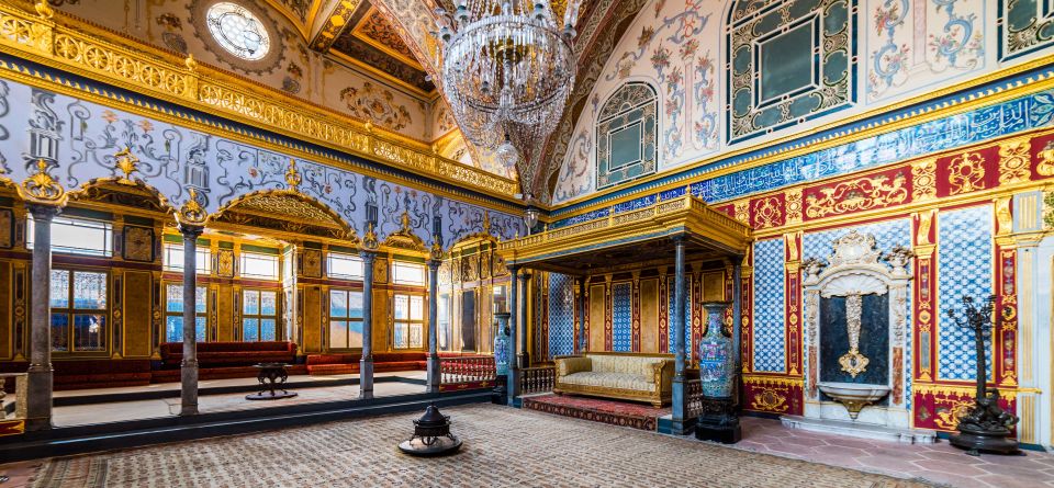 Istanbul: Topkapi Palace Guided Tour and Skip The Line - Experience Highlights and Sightseeing