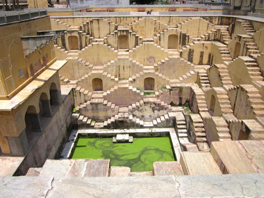 Jaipur Half-Day Tour Amer Fort, Jal Mahal & Stepwell - Location in Jaipur, Rajasthan