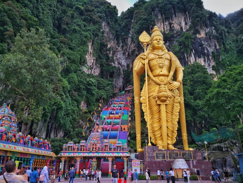 Kuala Lumpur: Suburbs and Batu Caves Half-Day Tour - Luxury Stays