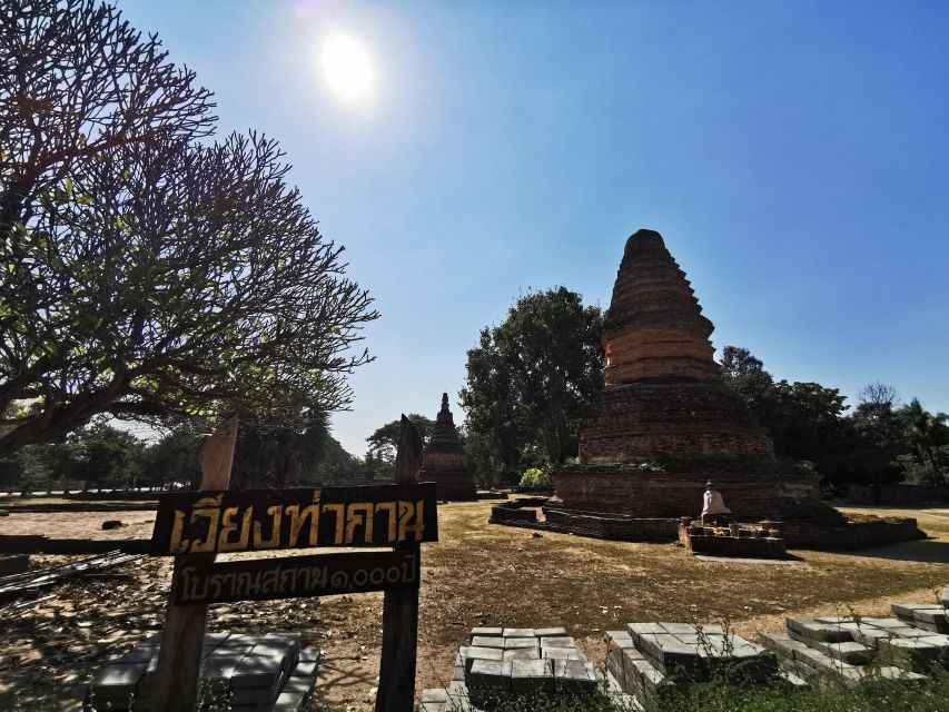 Lamphun : the Begining of Civilization in North of Thailand. - Wat Phra That Hariphunchai Visit