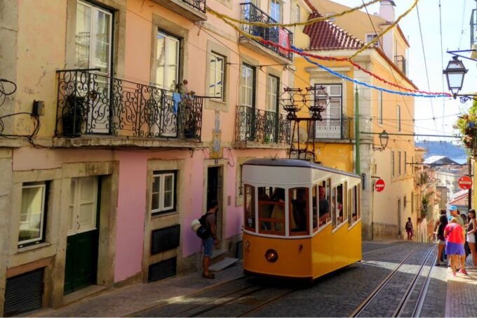 Lisbon Highlights Self Guided Scavenger Hunt & Walking Tour - Review Summary