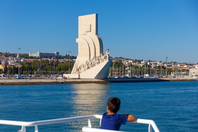 Lisbon River Boat Sightseeing Tour With a Drink - Meeting Point and Pickup Information