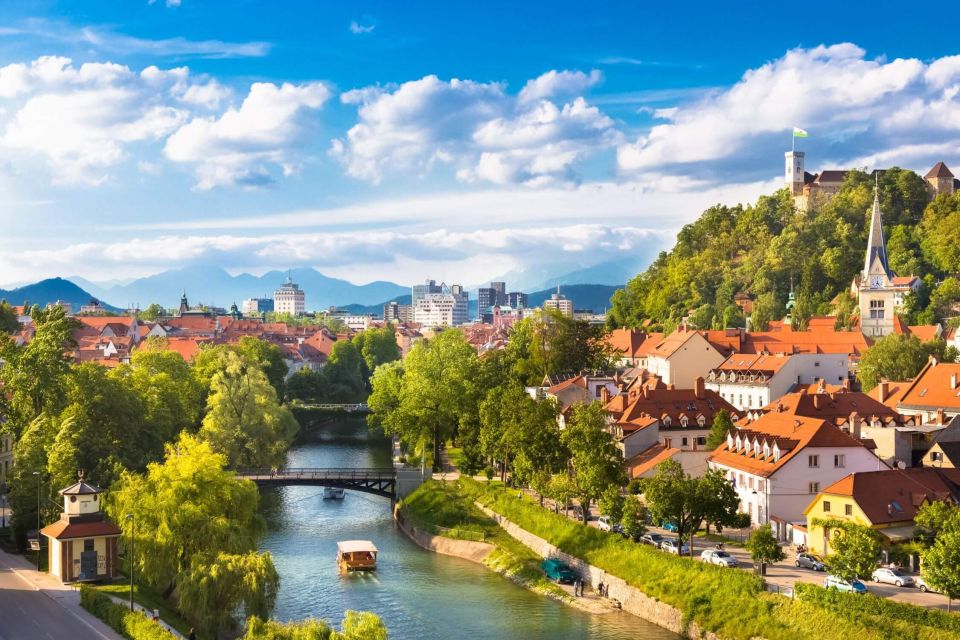 Ljubljana: Private 2h Sightseeing Walking Tour - Itinerary of Historical Sights