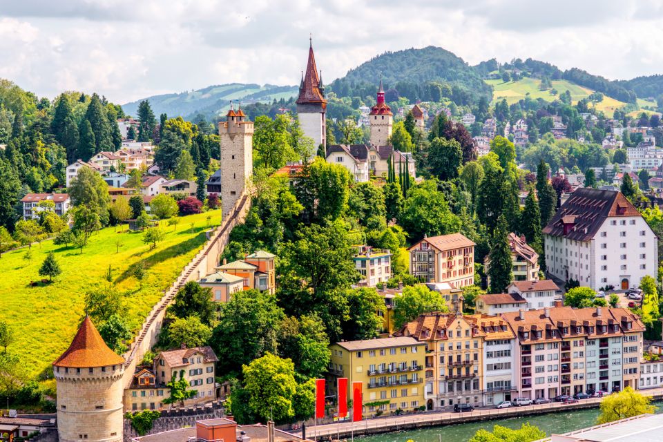 Lucerne: First Discovery Walk and Reading Walking Tour - Language Options Available