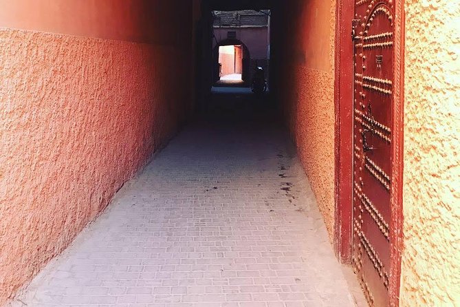 Marrakech Explorer: Guided Tour With Van & Lunch - Pickup Service and Logistics