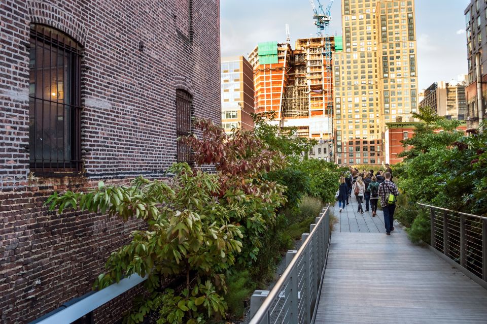 Meatpacking District: Chelsea Market and The Highline Tour - Explore Chelsea Market