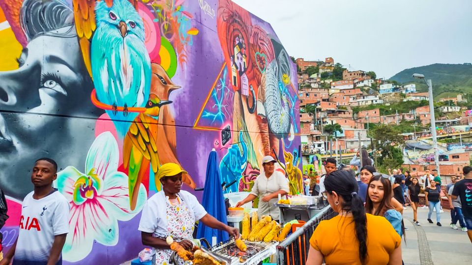 Medellin: Comuna 13 History & Graffiti Tour With Cable Car - Tour Highlights