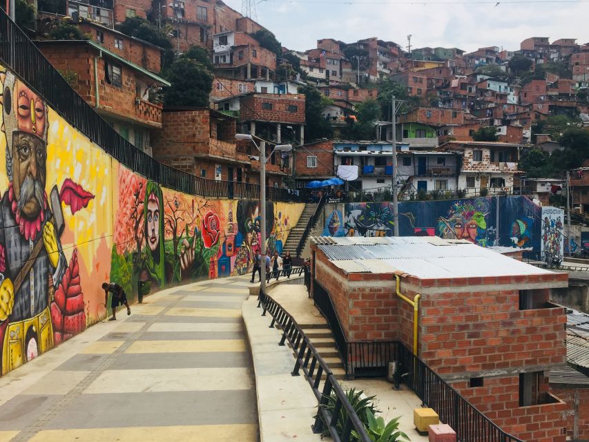 Medellin: Comuna 13 Private Experience - Booking and Cancellation