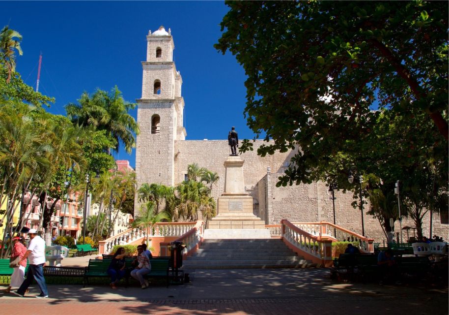 Mérida: City Highlights and Scavenger Hunt Self-Guided Tour - Tour Last Words at Santa Lucía Park