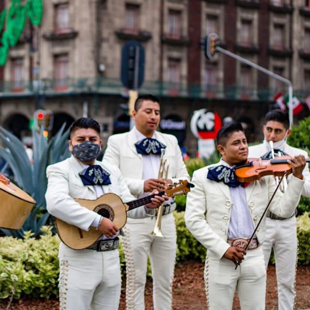 Mexico City: Mariachi Night Tour in a Panoramic Bus - Meeting Point