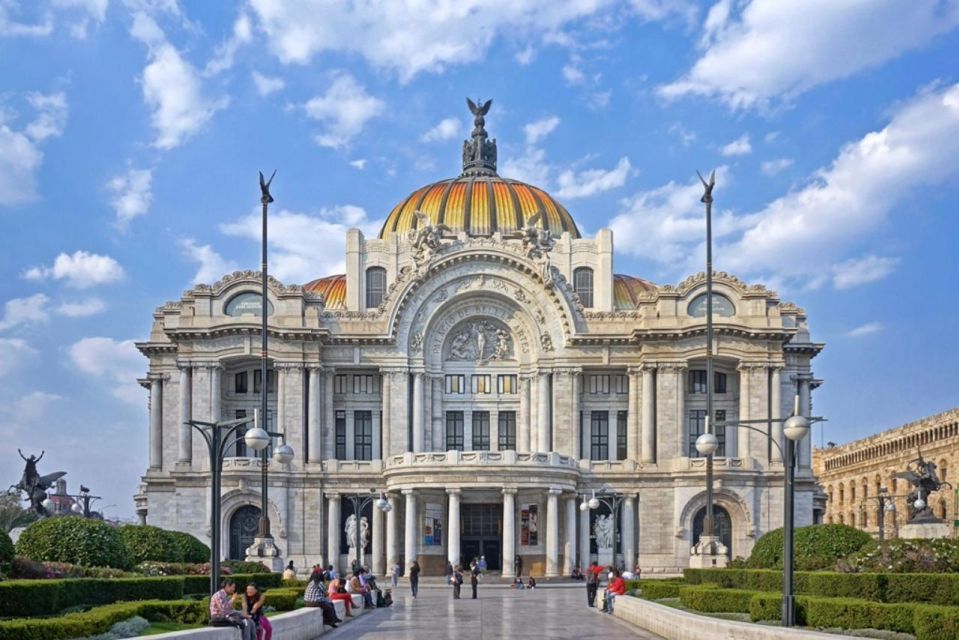 Mexico City Tour: Walk the Iconic Historic Center - Mexico Citys Iconic Buildings