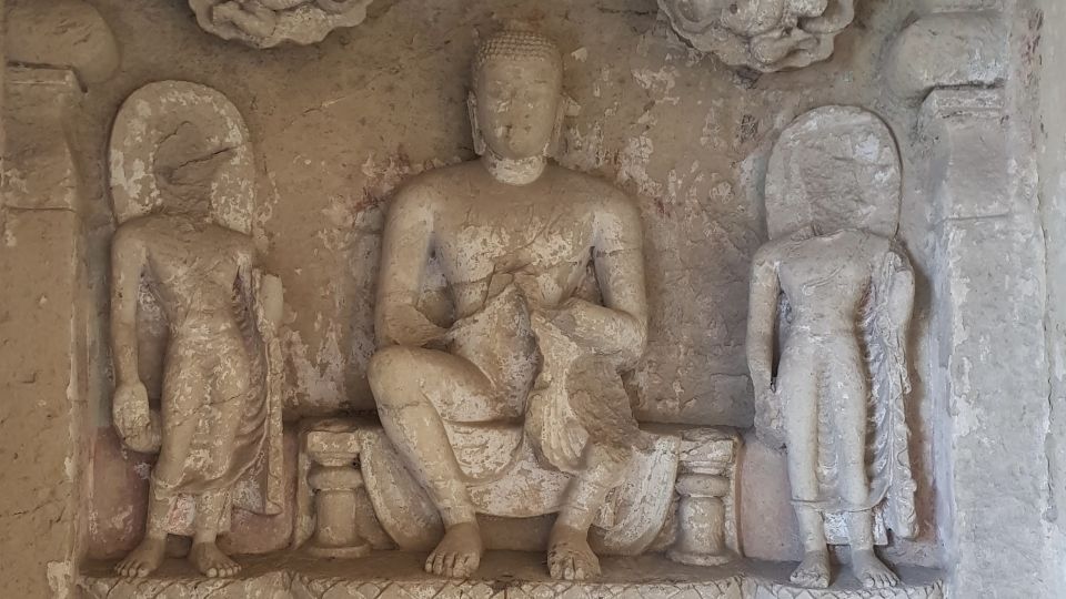 Mumbai: Private Tour for Kanheri Caves and Golden Pagoda - Location and Architecture