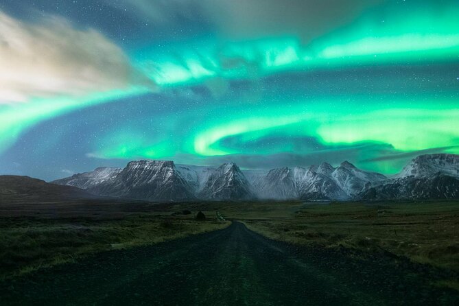 Northern Lights & Hot Chocolate Minibus Tour in Reykjavik - Cancellation Policy