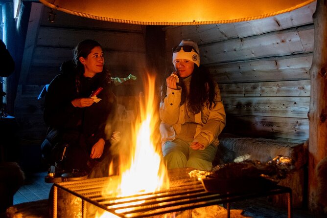 Northern Lights Hunt From Rovaniemi With Folk Tales and Snacks Over Campfire - Overall Rating
