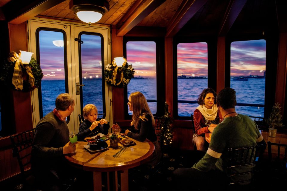 NYC: Sunset Holiday Cocoa Cruise - Onboard Experience and Decor