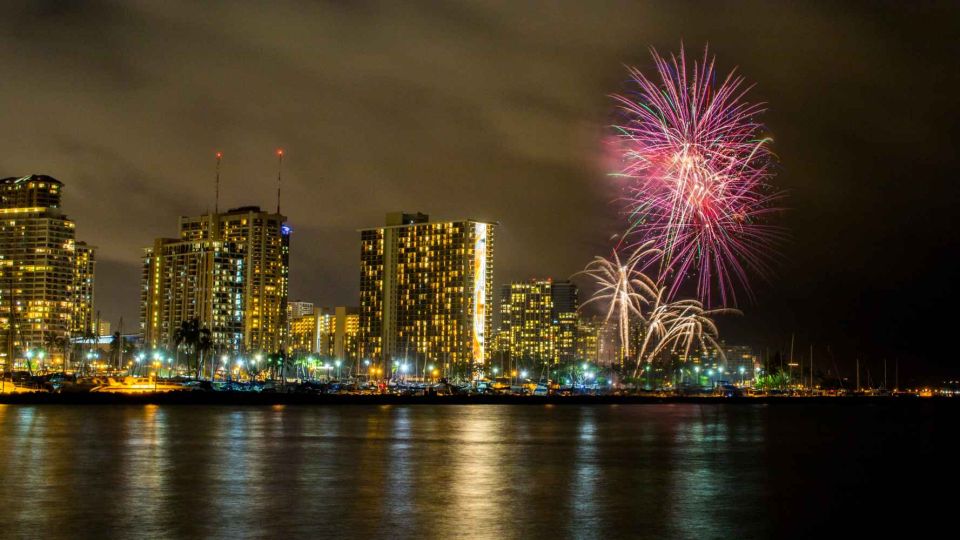 Oahu: Waikiki Friday Fireworks Cruise - Customer Benefits