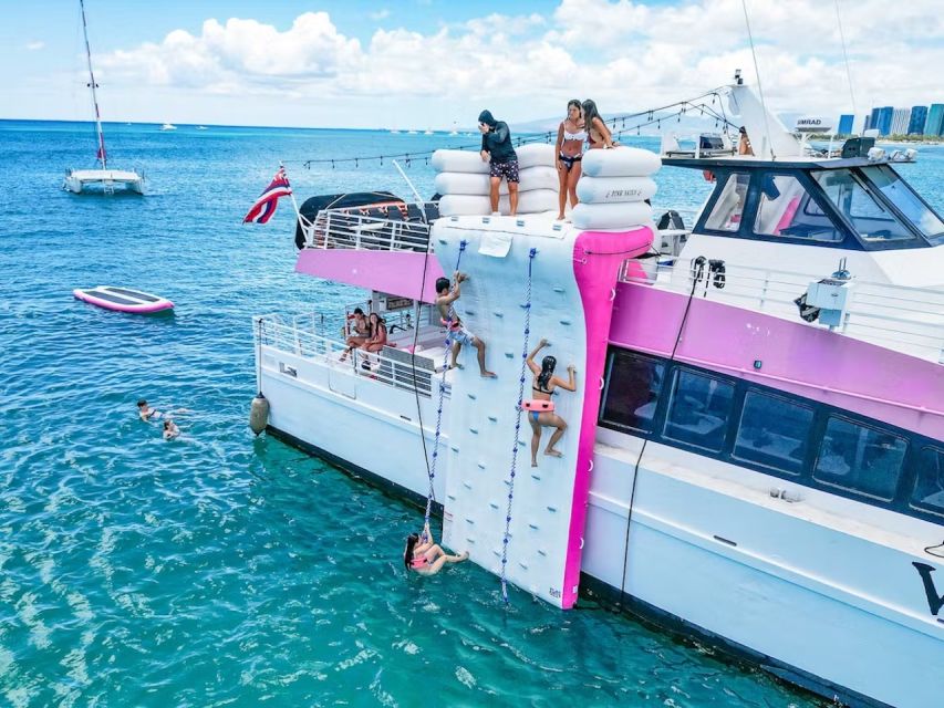 Oahu: Waikiki Waterpark Boat Adventure - Location and Setting