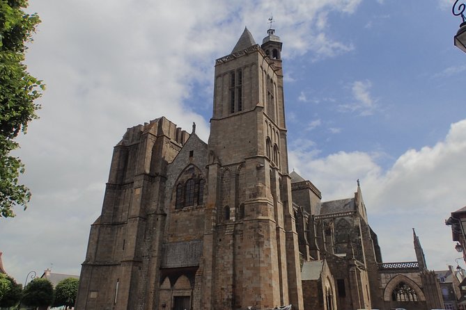 One Day Stroll in the Small Towns of Character of Ile Et Nilaine - Sampling Local Delicacies