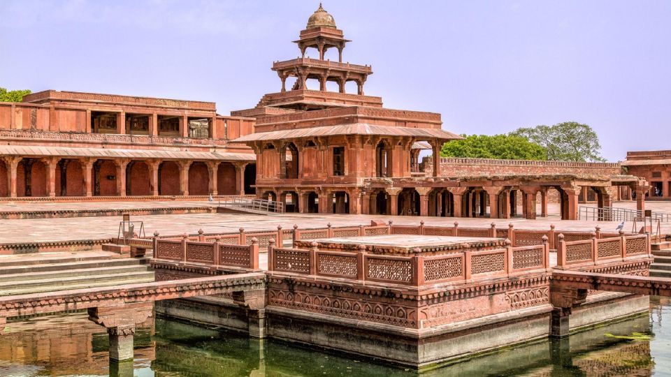 Overnight Agra Tour With Fatehpur Sikari By Gatimaan Train - Highlights of Agra Tour