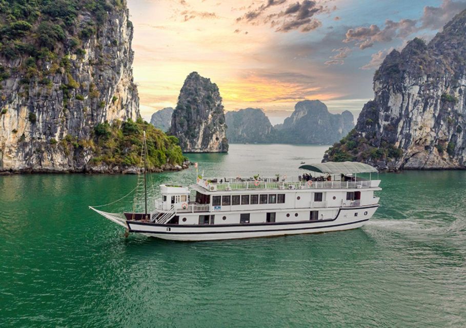 Overnight at Ha Long Bay Cruise 2D1N 5 Stars Cruise - Itinerary Details